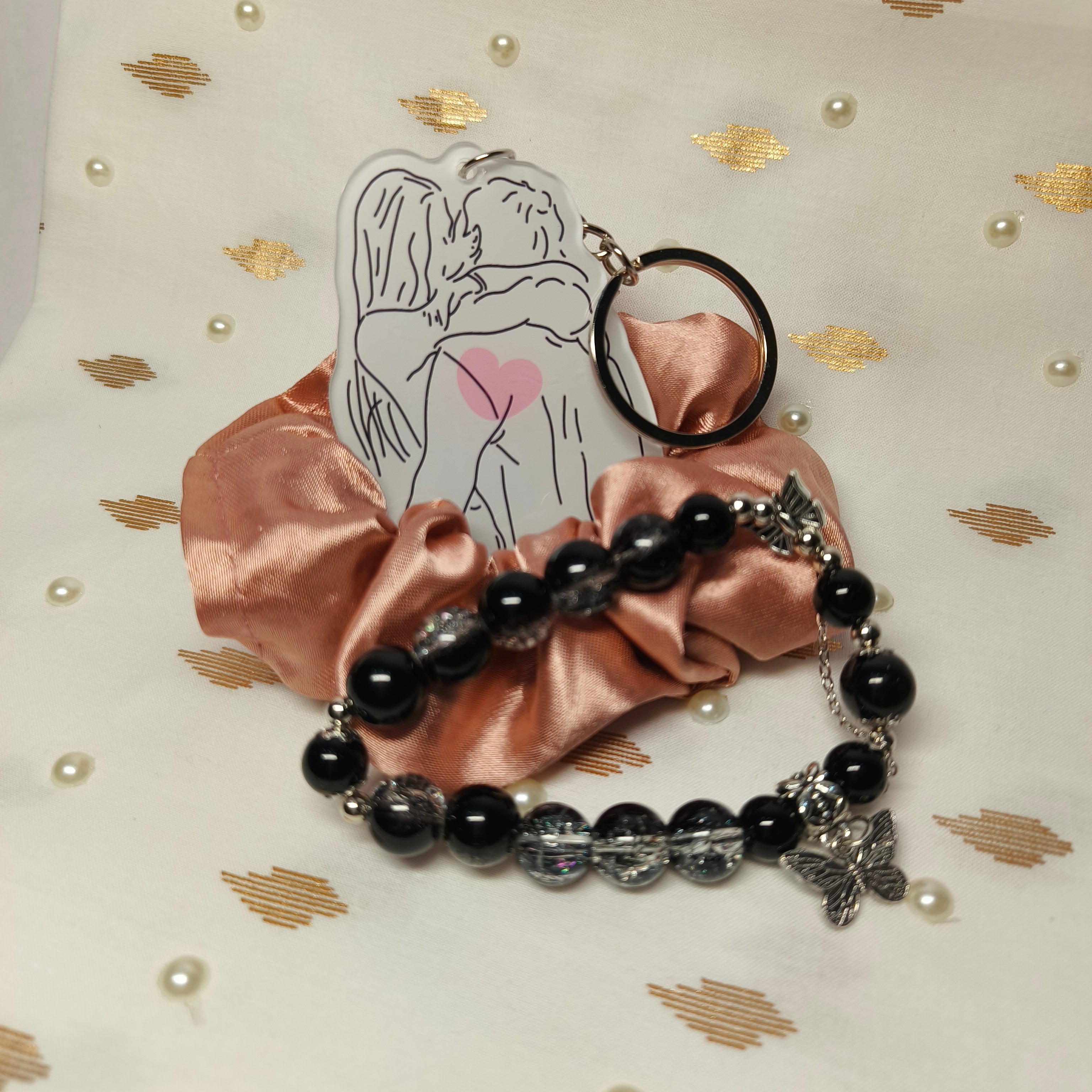 International bundle- 5 keychains