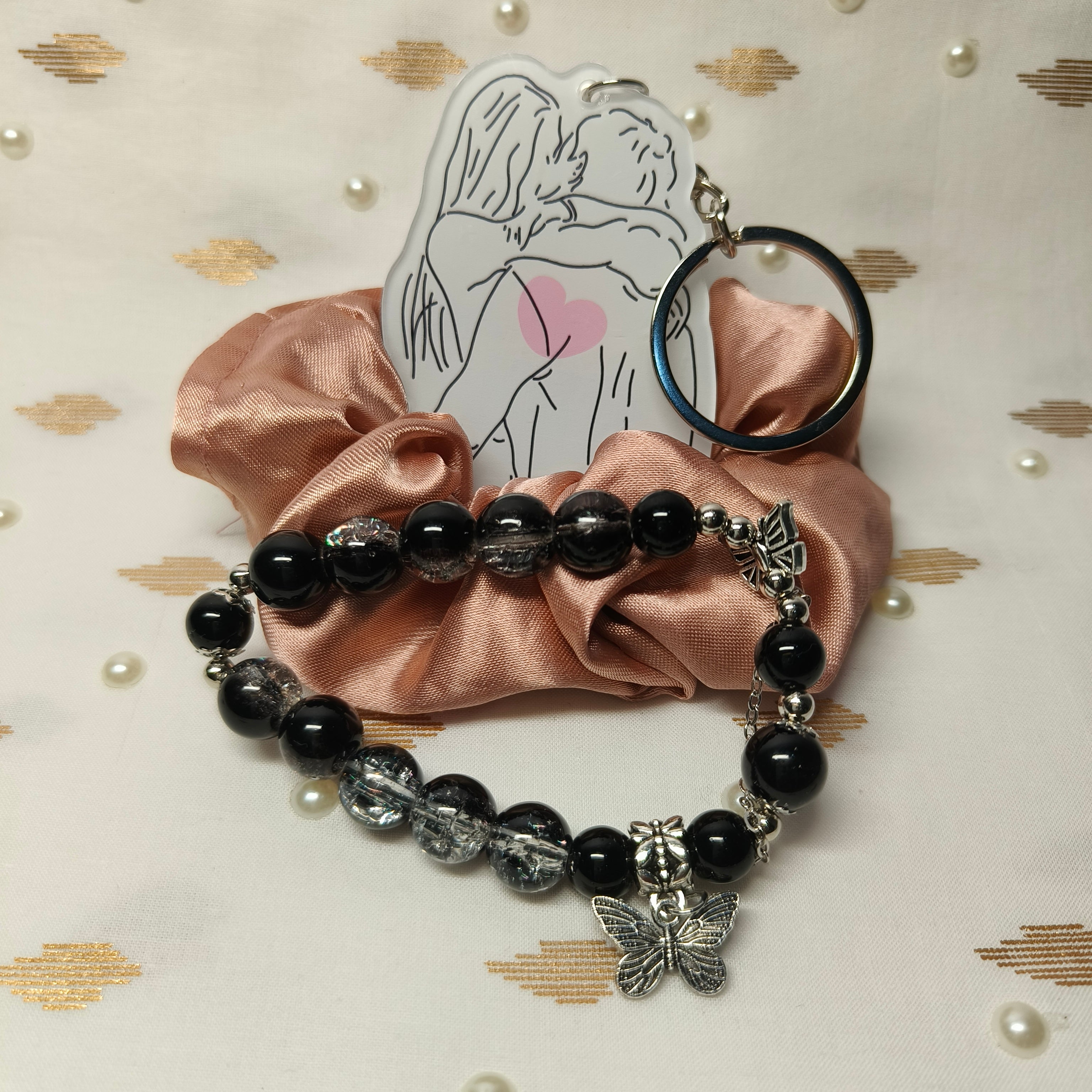 International bundle- 5 keychains